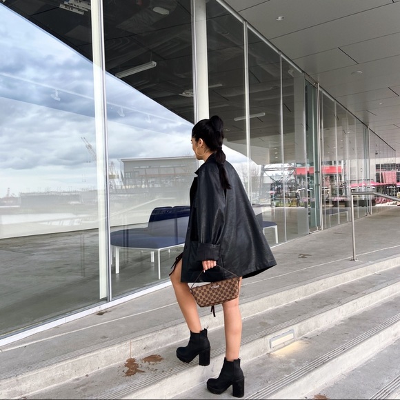 *SOLD* Authentic Gucci Handbag - Picture 4 of 6